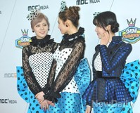 [포토]쇼챔피언 오렌지캬라멜,  왕리본이 귀여운 세 사람