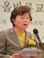 [포토]출범취지문 발표하는 이광자 전총장