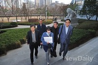 [포토]인사동 주민들, 탄원서 제출하러 가는 무거운 발걸음