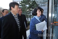 [포토]탄원서 제출하러 가는 길, 어두운 표정의 인사동 주민들