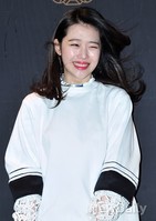 [포토]에프엑스 설리, '바람에 머리칼이 엉망으로 날려도 예뻐'