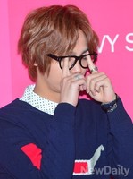 [포토]엠블랙 미르, 알없는 안경입니다