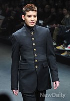 [포토]강성훈, 런웨이 위의 자신만만한 미소