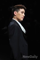 [포토]오랜만에 강성훈, 부드러운 느낌의 런웨이 데뷔