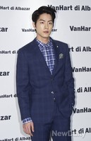 [포토]홍종현, 한쪽 손 주머니에 찔러넣은 비딱한 모습도 남달라