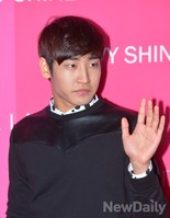 [포토]립스틱 파티에 참석한 박재정