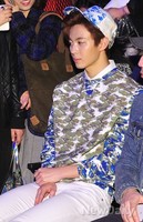 [포토] '이런자리 어색해요?' 쇼 시작 전 멍 한 빅스 홍빈