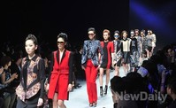 [포토]박윤희 디자이너 쇼 피날레, 시선 압도하는 모델들