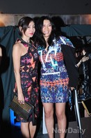 [포토]박윤희디자이너-황신혜, 쇼가 끝난 뒤 사이좋은 기념 촬영