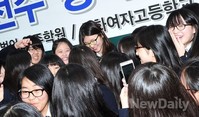 [포토]'나한테도 소녀떼가?' 아이돌만큼 인기 많은 심석희 선수