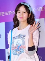 [포토]김소현, 하늘하늘 리본 머리띠 하나로 청순미 넘치는 코디