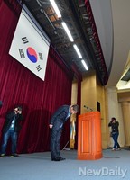 [포토]인사하는 이주열 신임한국은행 총재