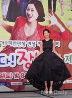 [포토]왔다 장보리, 치맛자락 펼쳐서 샤랄라하게 인사 '오늘 컨셉은 공주인 듯?'