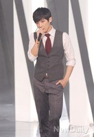 [포토]더 쇼 엠블랙 이준, 한 손 주머니에 꽂고 '삐딱한 자세도 느낌있어'