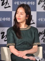 [포토]역린, 너무 예쁜 한지민 '가만히 있는 모습도 인형 같아'