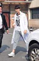 [포토]박형식, 의사 가운 같은 롱 화이트 재킷