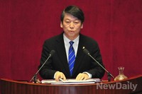 [포토]교섭단체 대표연설 하는 새정치연합 안철수 대표