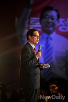 [포토]인사말 하는 '김황식' 서울시장 예비후보