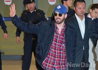 크리스 에반스, 어벤져스2 촬영차 입국