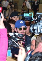 [포토]공항 인파속에 갇혀버린 '크리스에반스'