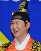 [포토]밥상의 신, '신동엽 머리에 수저가~!'