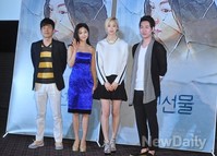 [포토]김기덕 감독 각본 영화 '신의 선물' 주인공들