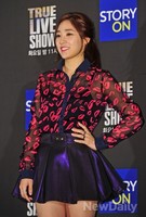 [포토]트루라이브쇼, 최희 아나운서 미모만큼 빛나는 보라색 미니스커트