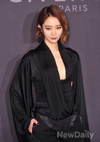 [포토]고준희, '범상치 않은 몸매?' 파격 가슴골 노출