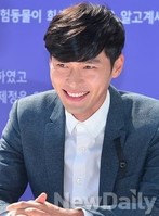 [포토]서울도심에 등장한 현빈, 빛나는 미소