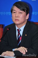 [포토]기자회견 가지는 '안철수' 대표