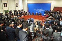 [포토]기초선거무공천 관련 기자회견 가지는'김한길-안철수'