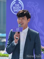 [포토]현빈, 광화문에서 팬사인회 진행