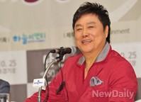 [포토]남진, 데뷔 50주년세월 만큼 깊어진 주름