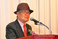 [포토]축사 전하는 대한럭비협회 이재규원로