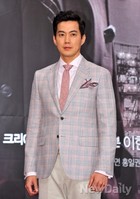 [포토]불꽃속으로, 댄디한 스타일 돋보이는 류진