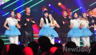 [포토]쇼챔피언 크레용팝, 절로 어깨가 '들썩' 뽕짝끼 넘치는 무대