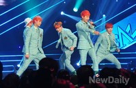 [포토]쇼챔피언, 쌍둥이 같은 코디 돋보이는 에이프린스