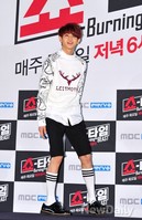 [포토]쇼타임버닝더비스트 양요섭,  소년소년한 니삭스 패션