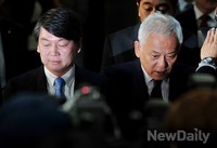 [포토]침통한 표정의, 안철수-김한길 공동대표