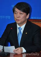 [포토]초공천 결정과 관련 입장표명 하는 안철수 대표