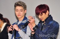 [포토]이천원 김일도, 힐끗힐끗 김효빈에게 곁눈질