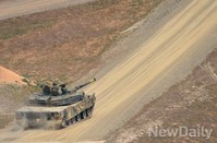 하늘엔 카이오와헬기 땅엔 전차와 보병의 공격