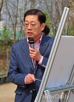 [포토]차분하게 공약 설명하는 김황식 예비후보