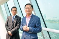 [포토]세빛둥둥섬 방문한 김황식 예비후보