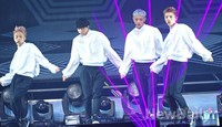 [포토]엑소(EXO), 팔랑팔랑 화이트 의상