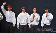 [포토]엑소(EXO), 환하게 인사하는 찬열-뾰루퉁한 수호-디오-레이