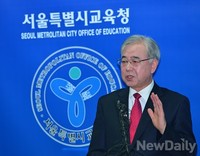 [포토]출마관련 질문에 답하는 문용린교육감