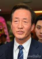 [포토]질문에 답하는 정몽준 예비후보