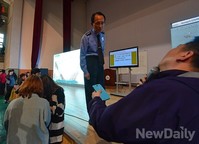 [세월호 침몰]수색작업 실시간방송 요구하는 실종자가족