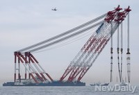 [세월호]세월호 인근에 도착한 대형크레인